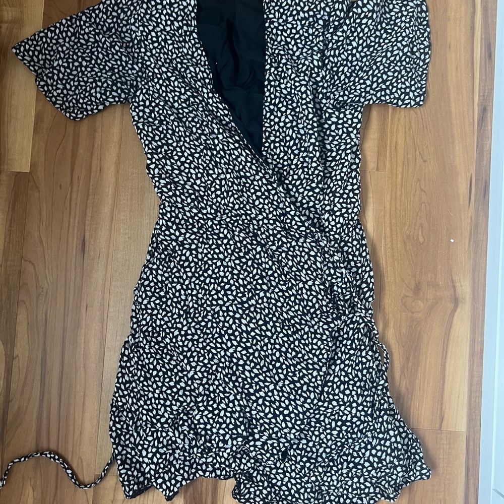 Abercrombie & Fitch Black and White Ruffled Wrap Mini Dress